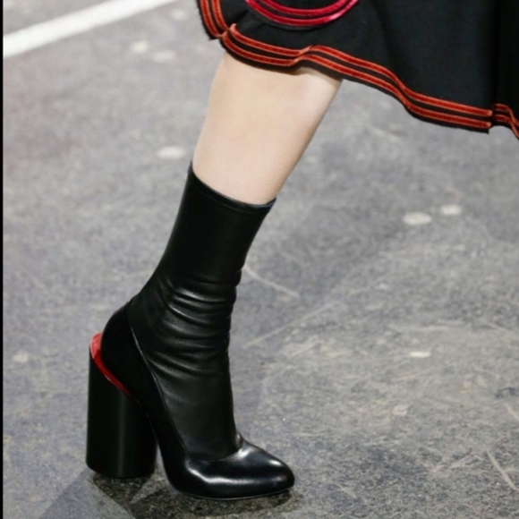 Givenchy Black Leather Stretch Runway Boot Block Heel Women\'s SZ 37 / 7 US READ